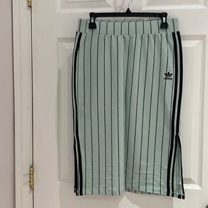 NWT Women Adidas 3 Stripes Skirt VAPOUR /Mint  GREEN Medium Midi Logo Pinstripe